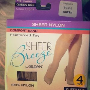 Sheer nylon comfort band knee highs